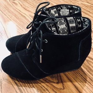 TOMS Women’s Desert Wedge